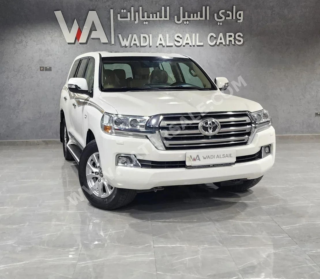 Toyota  Land Cruiser  VXR  2016  Automatic  373,000 Km  8 Cylinder  Four Wheel Drive (4WD)  SUV  White