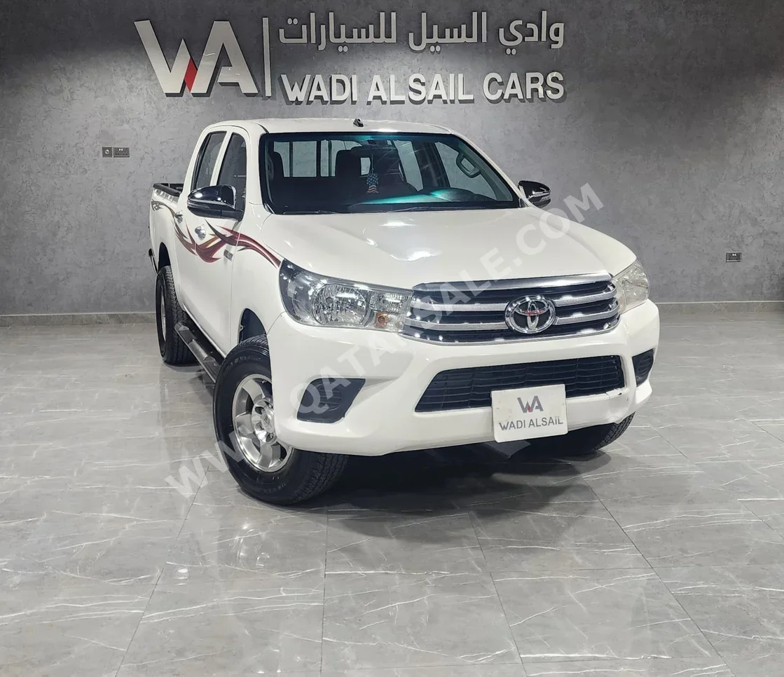 Toyota  Hilux  2022  Manual  173,000 Km  4 Cylinder  Four Wheel Drive (4WD)  Pick Up  White