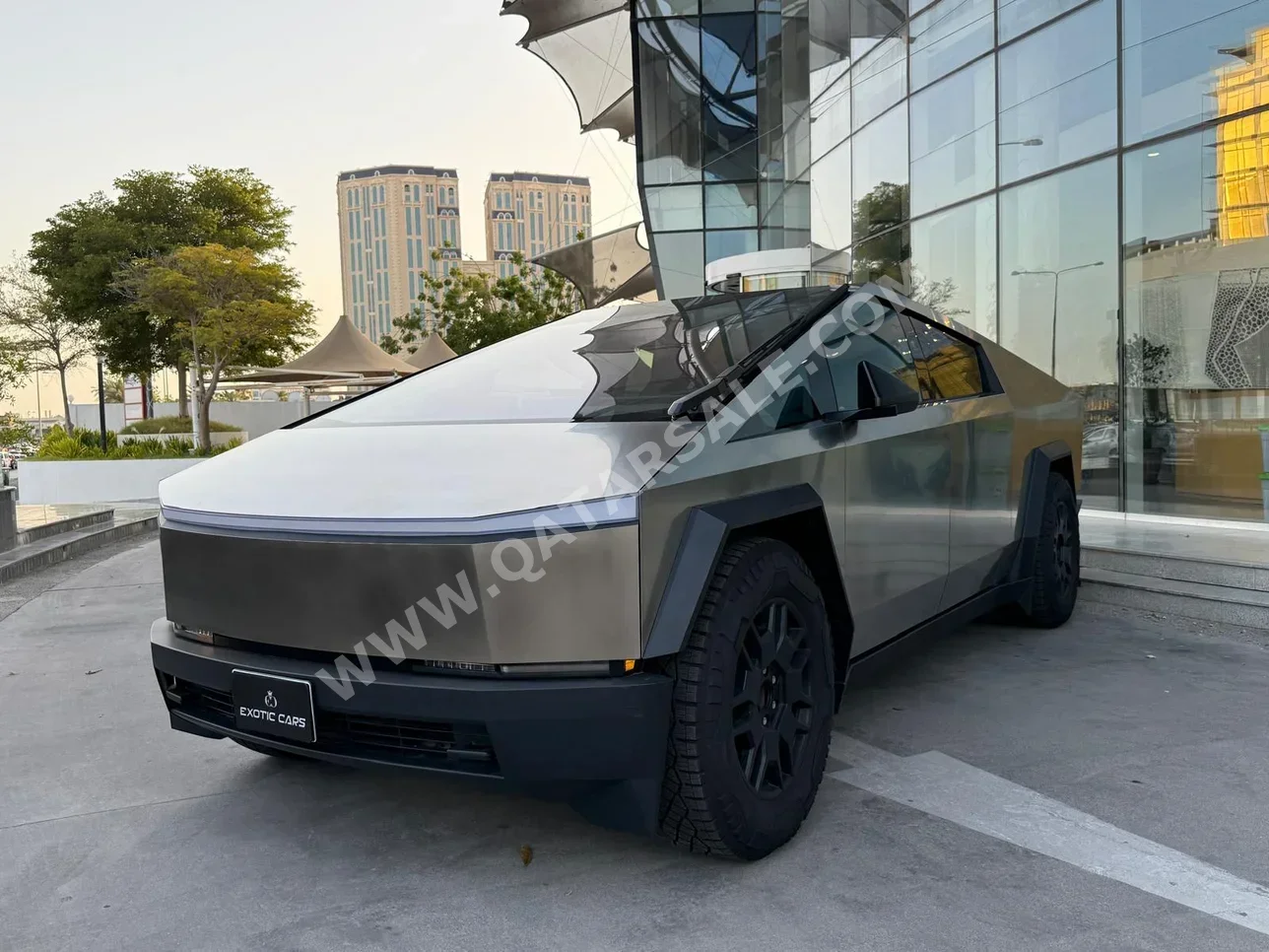 تسلا  سايبر تراك  فئة فاونديشن  2024  اوتوماتيك  400 كم  0 سلندر  دفع كلي مستمر  بيكب  ذهبي  تحت الضمان
