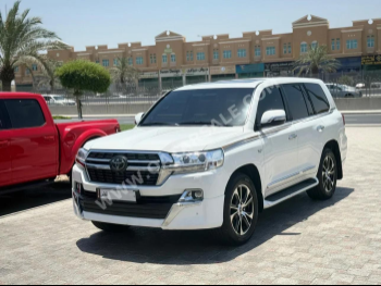 Toyota  Land Cruiser  VXR  2019  Automatic  199,000 Km  8 Cylinder  Four Wheel Drive (4WD)  SUV  White
