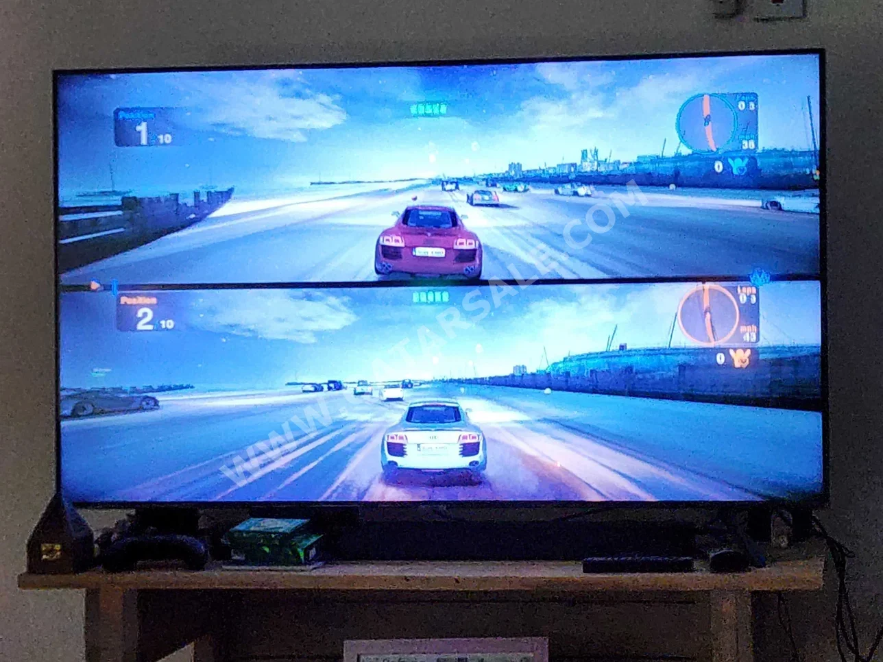 Television (TV) Samsung  - 55 Inch  - 4K or UHD  - Smart TV  - With Table