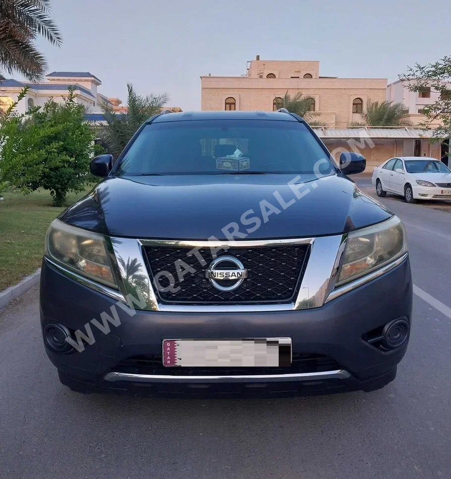 نيسان  باثفايندر  أس ال  2013  اوتوماتيك  138,000 كم  6 سلندر  دفع رباعي  اس يو في  رمادي فاتح