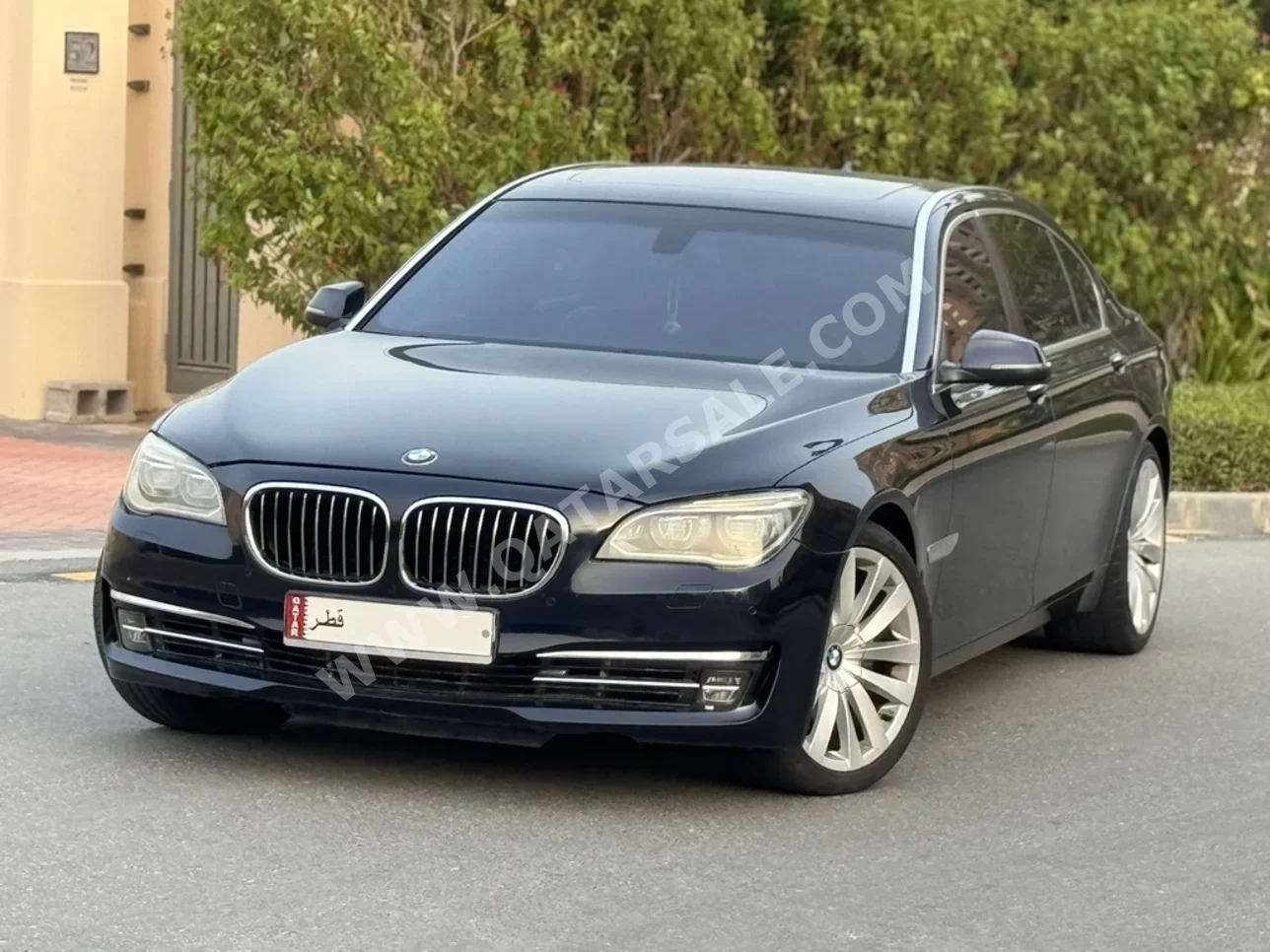 بي ام دبليو  الفئة - السابعة  740 Li  2014  اوتوماتيك  93,000 كم  6 سلندر  دفع خلفي  سيدان  أزرق غامق