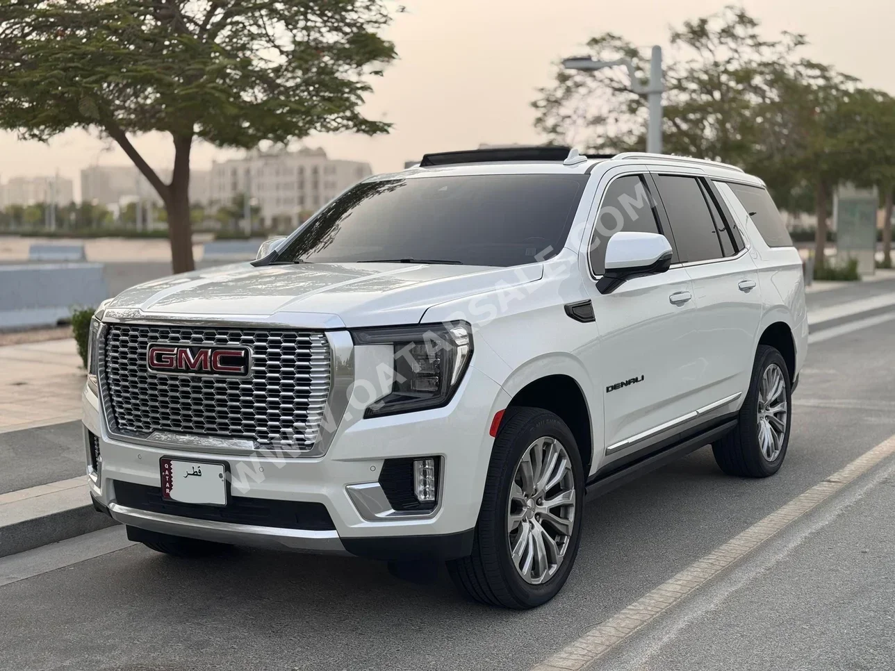 GMC  Yukon  Denali  2023  Automatic  78,000 Km  8 Cylinder  Four Wheel Drive (4WD)  SUV  White  With Warranty