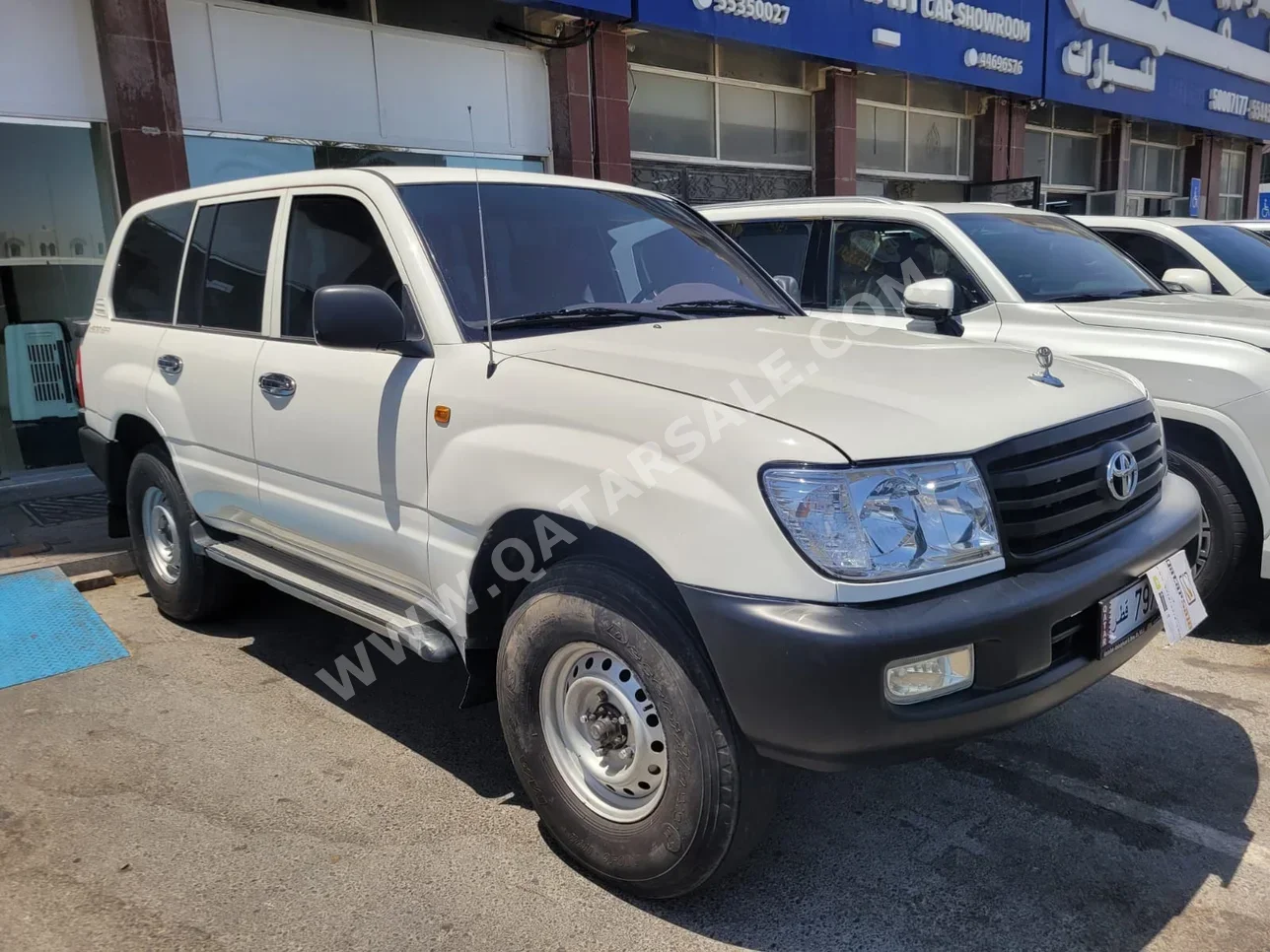 تويوتا  لاند كروزر  جي  1999  عادي  165,000 كم  6 سلندر  دفع رباعي  اس يو في  أبيض
