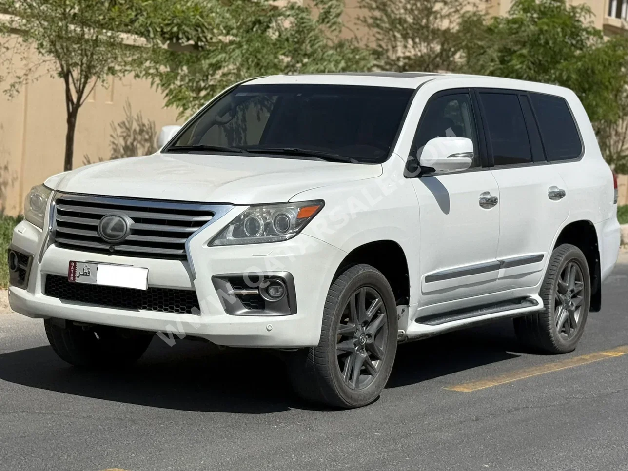 لكزس  ال اكس  570 اس  2014  اوتوماتيك  289,000 كم  8 سلندر  دفع رباعي  اس يو في  أبيض