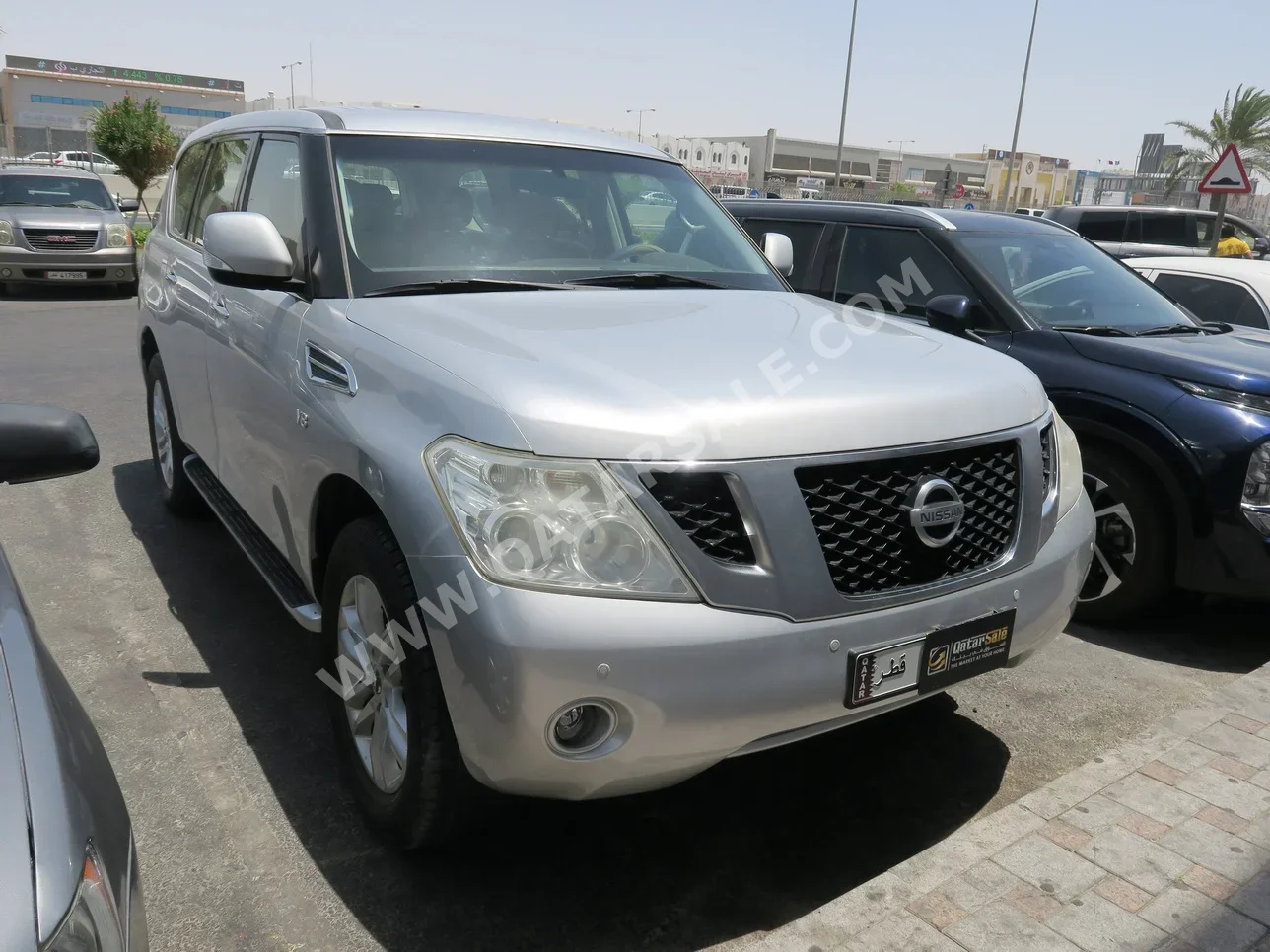 نيسان  باترول  اس اي  2013  اوتوماتيك  207,000 كم  8 سلندر  دفع رباعي  اس يو في  فضي