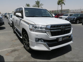 Toyota  Land Cruiser  VXR  2021  Automatic  180,000 Km  8 Cylinder  Four Wheel Drive (4WD)  SUV  White