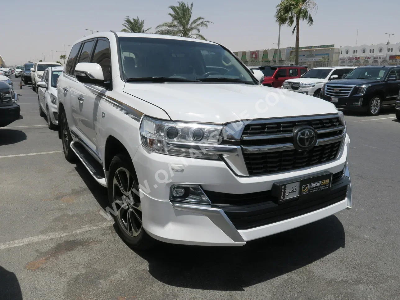 Toyota  Land Cruiser  VXR  2021  Automatic  180,000 Km  8 Cylinder  Four Wheel Drive (4WD)  SUV  White