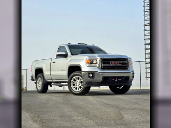 GMC  Sierra  2015  Automatic  105,000 Km  8 Cylinder  Four Wheel Drive (4WD)  Pick Up  Silver