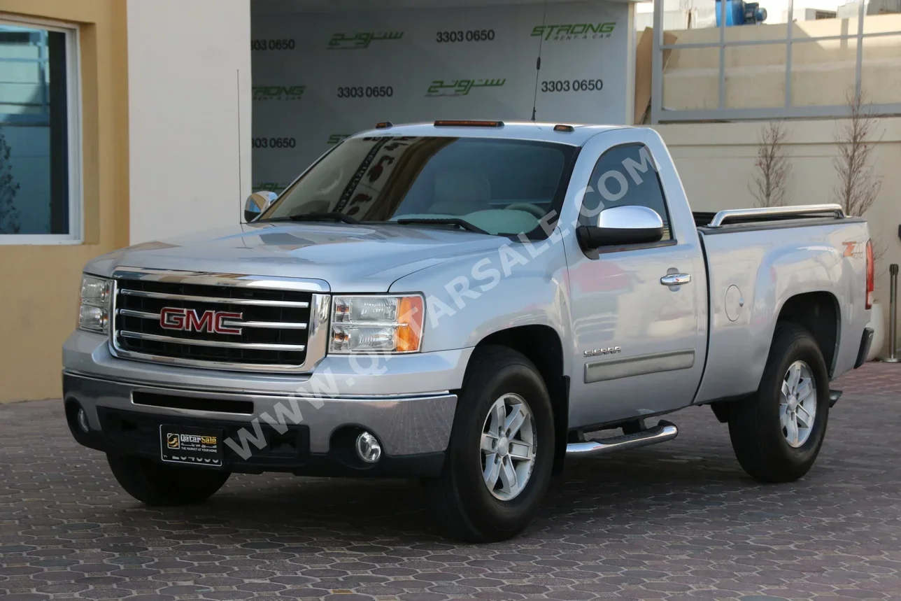 GMC  Sierra  1500  2012  Automatic  147,000 Km  8 Cylinder  Four Wheel Drive (4WD)  Pick Up  Silver