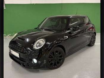 Mini  Cooper  2019  Automatic  140,000 Km  4 Cylinder  Front Wheel Drive (FWD)  Hatchback  Black