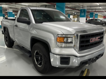GMC  Sierra  2014  Automatic  130,000 Km  8 Cylinder  Four Wheel Drive (4WD)  Pick Up  Silver
