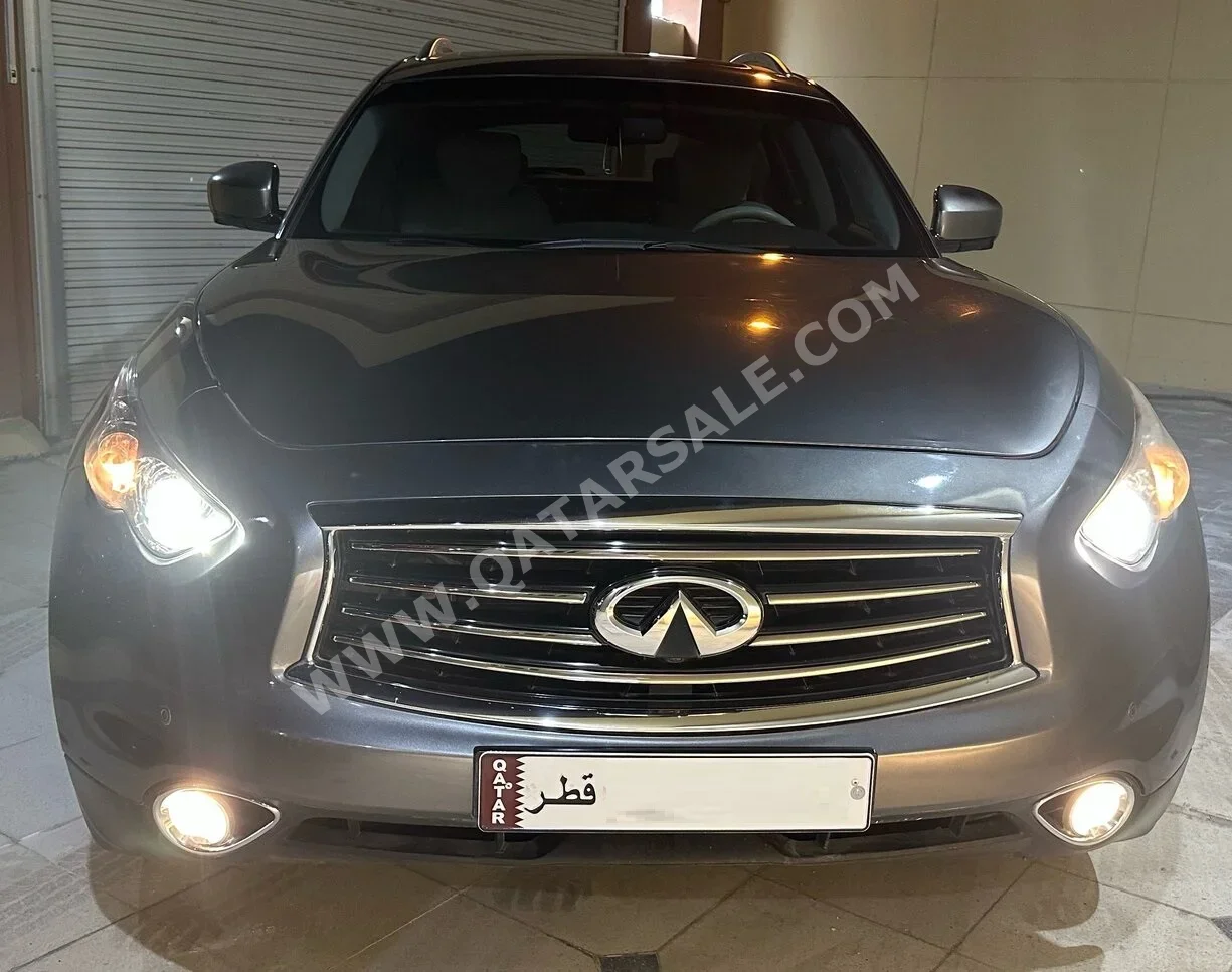 Infiniti  QX  70  2014  Automatic  111,985 Km  6 Cylinder  Four Wheel Drive (4WD)  SUV  Gray