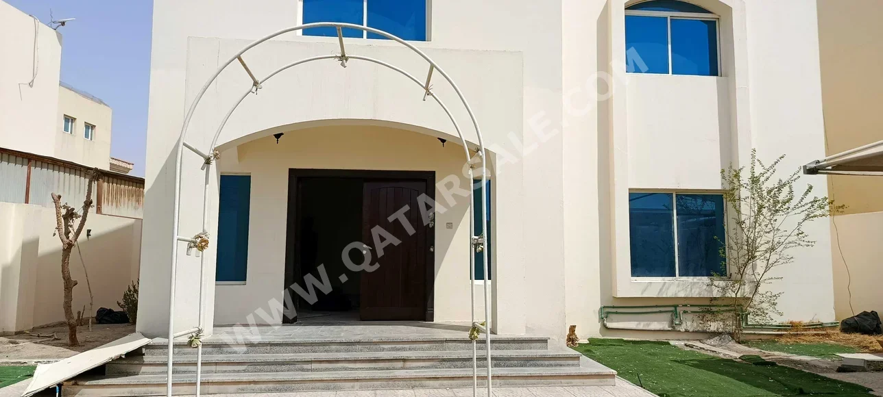 Family Residential  - Not Furnished  - Al Rayyan  - Abu Hamour  - 4 Bedrooms