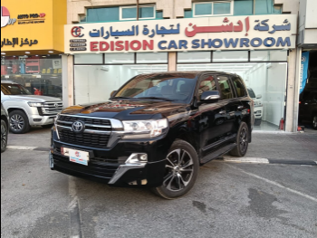 Toyota  Land Cruiser  VXR  2018  Automatic  185,000 Km  8 Cylinder  Four Wheel Drive (4WD)  SUV  Black