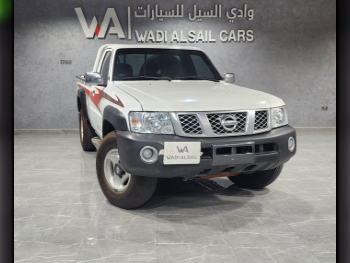 Nissan  Patrol  SGL  2016  Manual  166,000 Km  6 Cylinder  Four Wheel Drive (4WD)  Pick Up  White