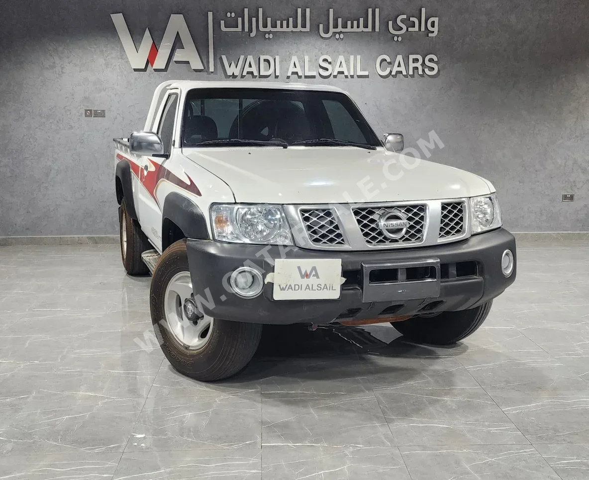 Nissan  Patrol  SGL  2016  Manual  166,000 Km  6 Cylinder  Four Wheel Drive (4WD)  Pick Up  White