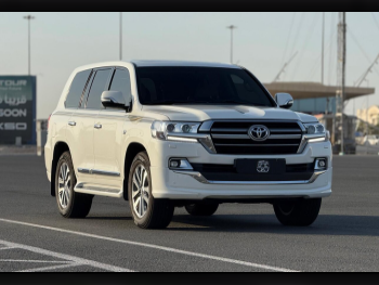 Toyota  Land Cruiser  VXR  2019  Automatic  158,000 Km  8 Cylinder  Four Wheel Drive (4WD)  SUV  White