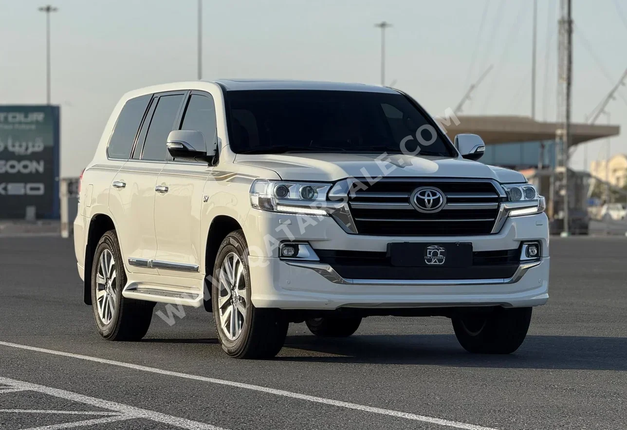 Toyota  Land Cruiser  VXR  2019  Automatic  158,000 Km  8 Cylinder  Four Wheel Drive (4WD)  SUV  White