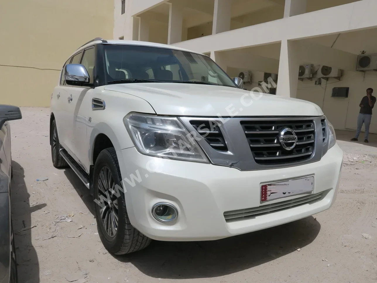 Nissan  Patrol  SE  2014  Automatic  318,000 Km  8 Cylinder  Four Wheel Drive (4WD)  SUV  White