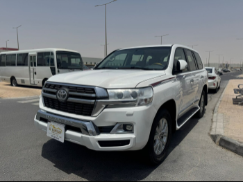 Toyota  Land Cruiser  GXR  2018  Automatic  188,000 Km  8 Cylinder  Four Wheel Drive (4WD)  SUV  White