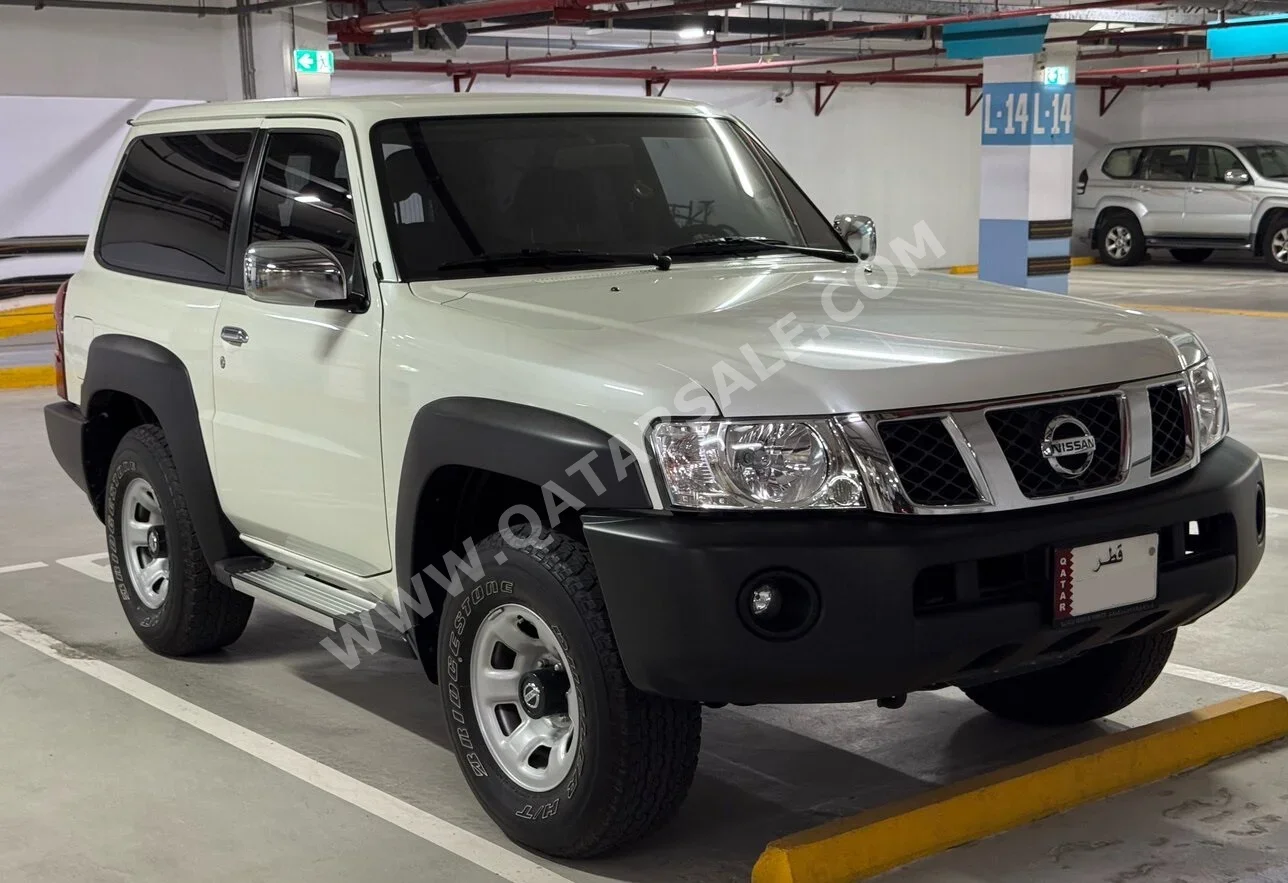 Nissan  Patrol  GL  2022  Manual  15,000 Km  6 Cylinder  Four Wheel Drive (4WD)  SUV  White  With Warranty