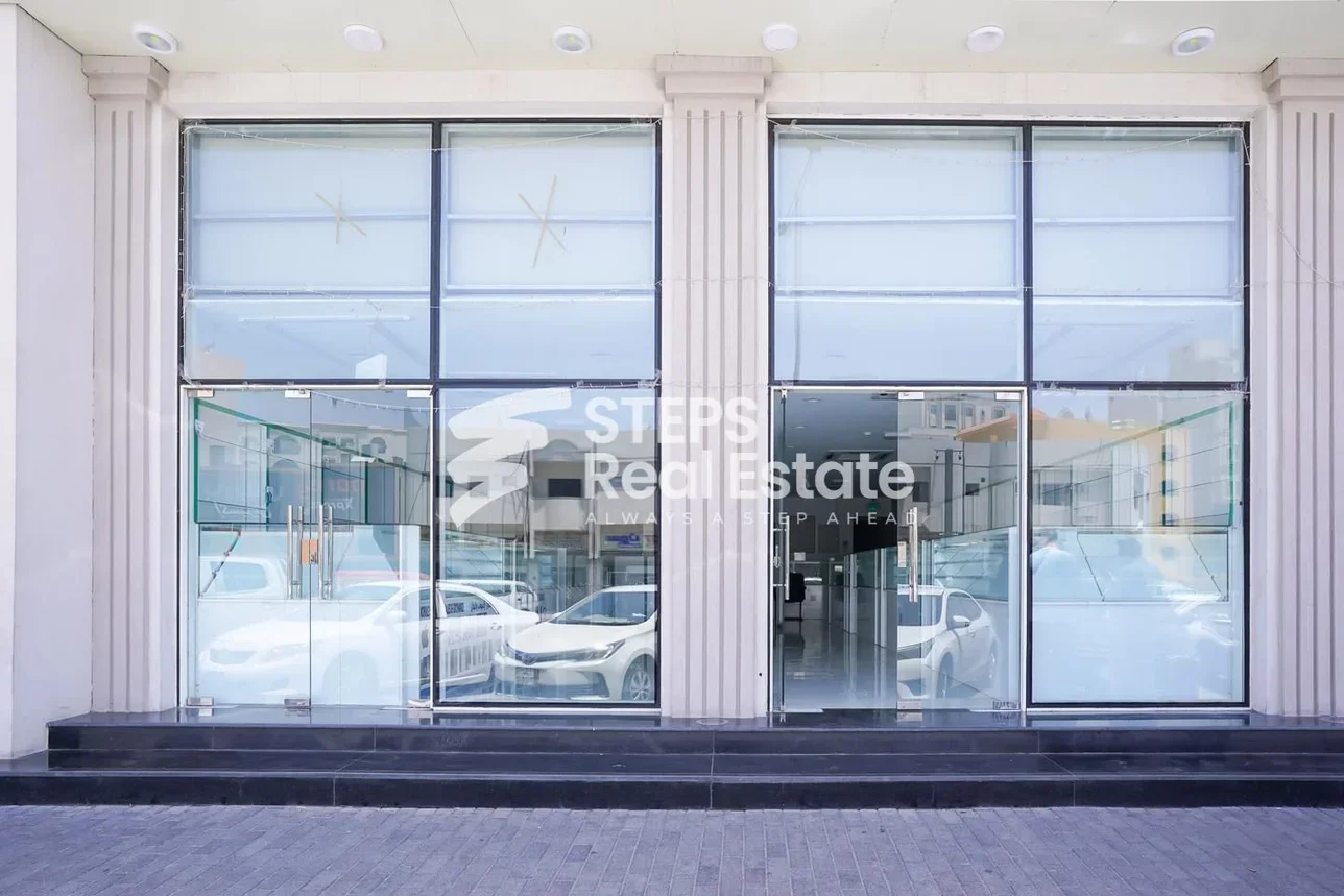 Commercial Shops - Not Furnished  - Doha  For Rent  - Najma