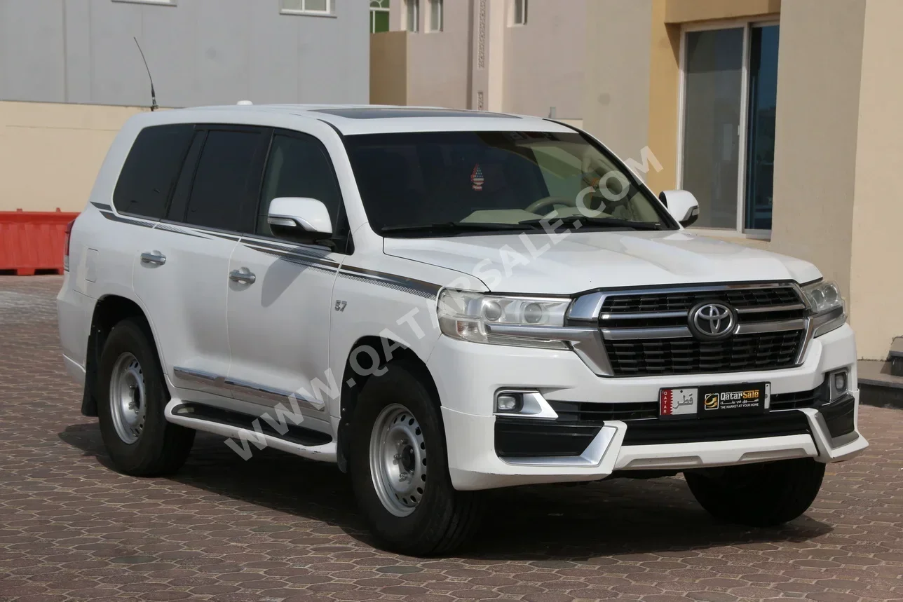 Toyota  Land Cruiser  VXR  2016  Automatic  370,000 Km  8 Cylinder  Four Wheel Drive (4WD)  SUV  White