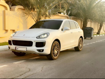 Porsche  Cayenne  2016  Automatic  97,000 Km  6 Cylinder  Four Wheel Drive (4WD)  SUV  White