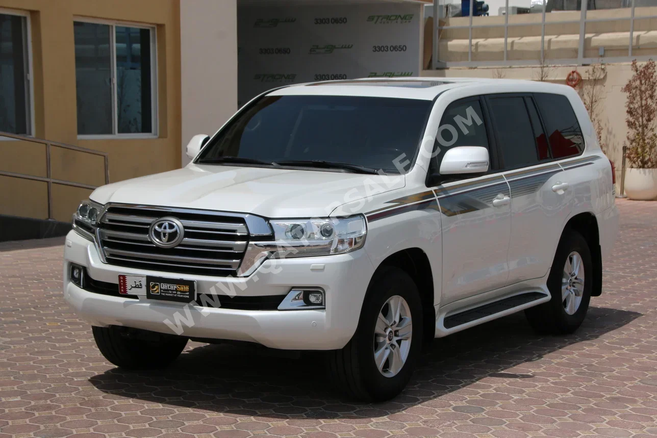 Toyota  Land Cruiser  GXR  2016  Automatic  159,000 Km  6 Cylinder  Four Wheel Drive (4WD)  SUV  White