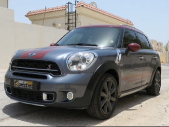 Mini  Cooper  CountryMan  S  2016  Automatic  104,000 Km  4 Cylinder  Four Wheel Drive (4WD)  Hatchback  Gray  With Warranty