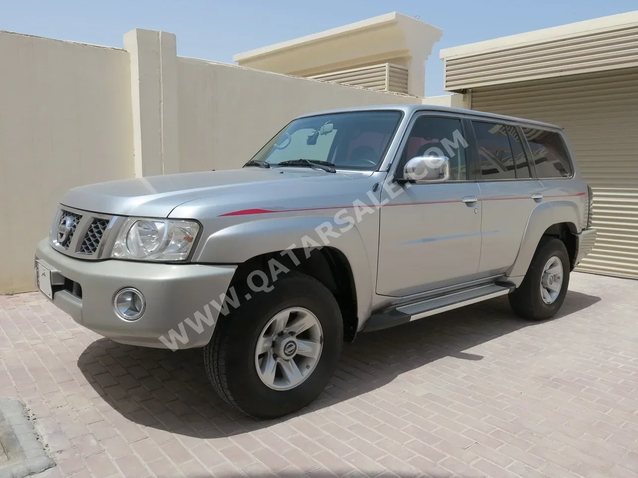 Nissan  Patrol  Safari  2016  Automatic  254,000 Km  6 Cylinder  Four Wheel Drive (4WD)  SUV  Silver