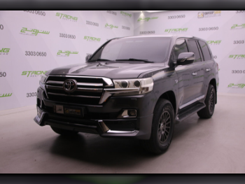Toyota  Land Cruiser  VXR  2018  Automatic  298,000 Km  8 Cylinder  Four Wheel Drive (4WD)  SUV  Gray