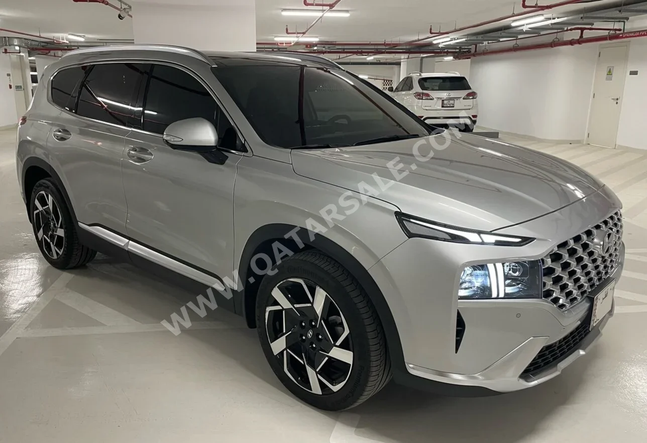 Hyundai  Santa Fe  Calligraphy  2024  Automatic  35,000 Km  6 Cylinder  All Wheel Drive (AWD)  SUV  Silver  With Warranty