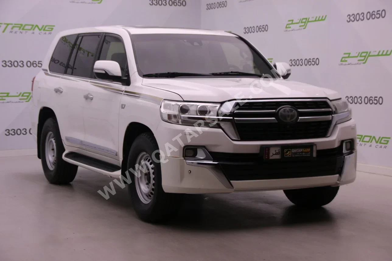 Toyota  Land Cruiser  VXS  2017  Automatic  251,000 Km  8 Cylinder  Four Wheel Drive (4WD)  SUV  White