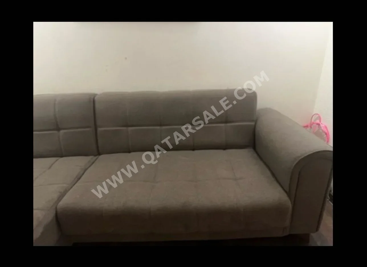الأرائك والكنب والكراسي شكل L  - بني