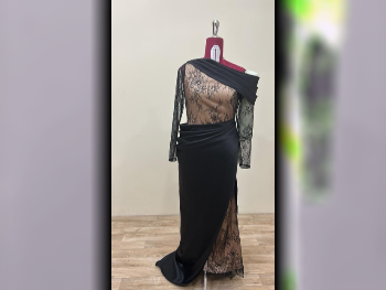 فستان زفاف  - أرماني  - أسود وذهبي  -المقاس: وسط