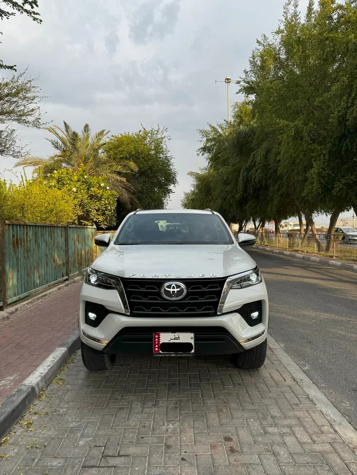 Toyota  Fortuner  2024  Automatic  26,000 Km  6 Cylinder  Four Wheel Drive (4WD)  SUV  White  With Warranty