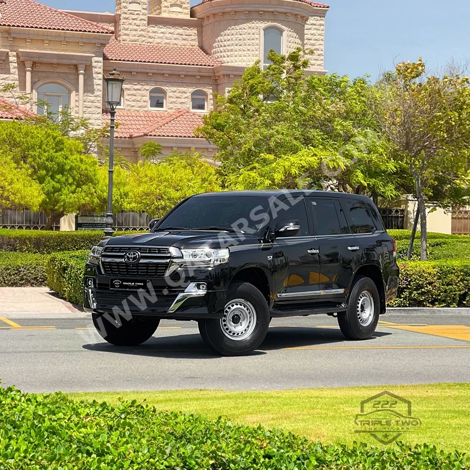 Toyota  Land Cruiser  VXR  2021  Automatic  156,855 Km  8 Cylinder  Four Wheel Drive (4WD)  SUV  Black