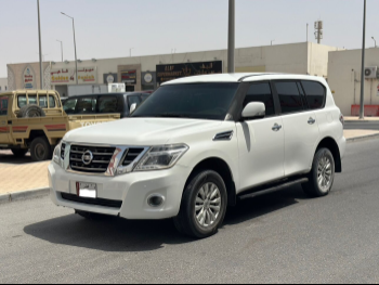 نيسان  باترول  اس اي  2015  اوتوماتيك  255,000 كم  8 سلندر  دفع رباعي  اس يو في  أبيض