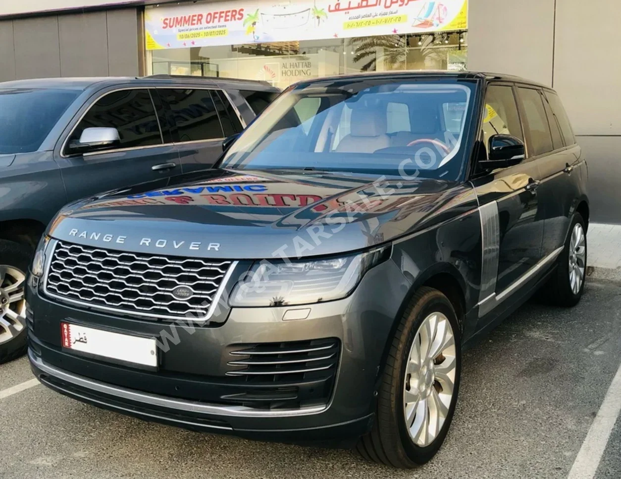 Land Rover  Range Rover  Vogue  2018  Automatic  121,000 Km  6 Cylinder  Four Wheel Drive (4WD)  SUV  Gray