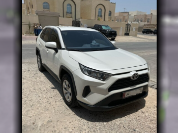 Toyota  Rav 4  2019  Automatic  131,000 Km  4 Cylinder  Front Wheel Drive (FWD)  SUV  White