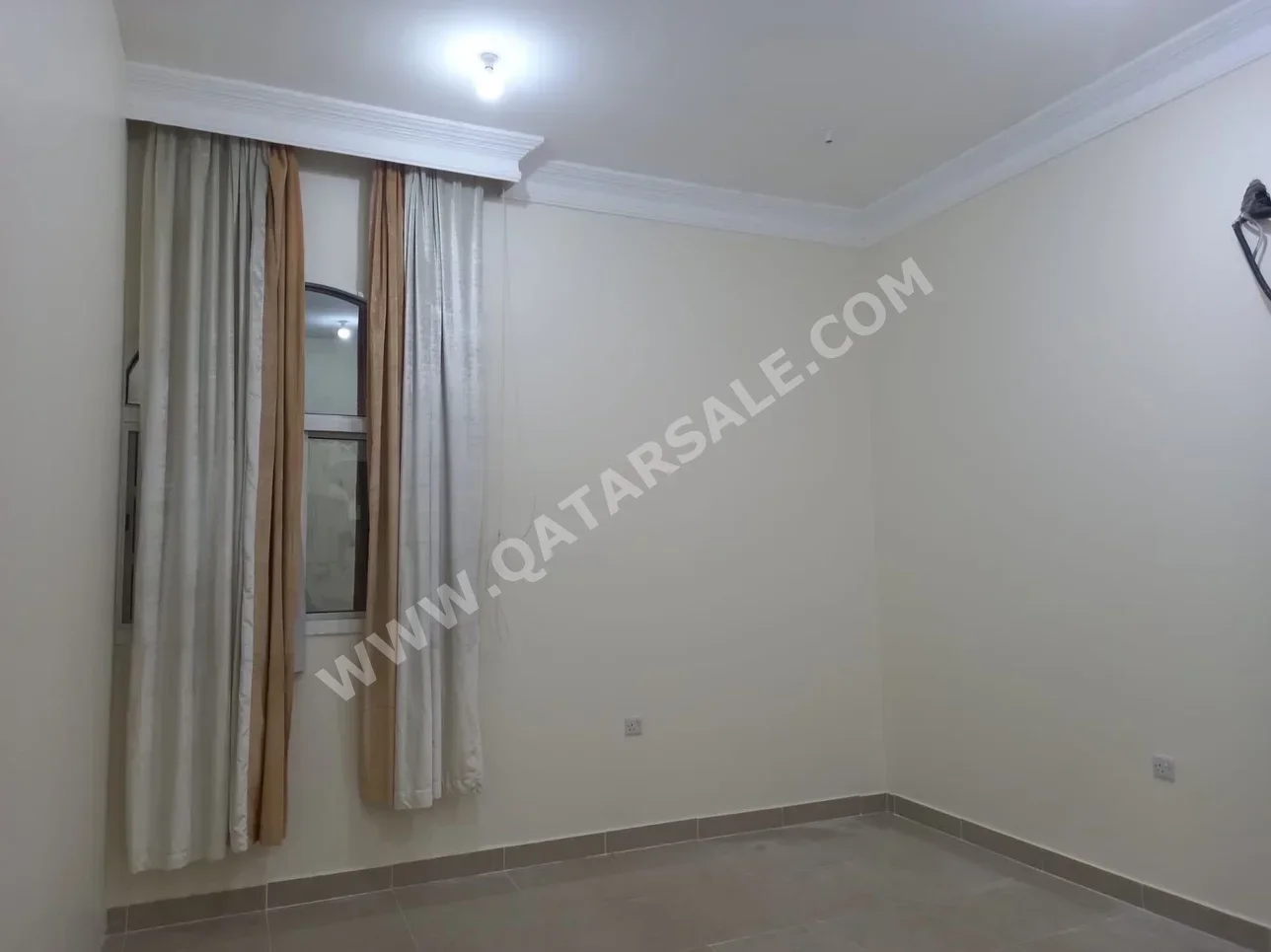 1 Bedrooms  Apartment  For Rent  in Al Khor -  Al Khor  Semi Furnished