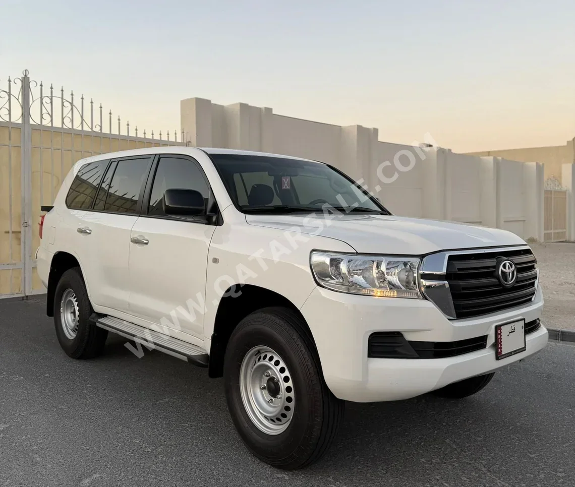 Toyota  Land Cruiser  G  2017  Manual  220,000 Km  6 Cylinder  Four Wheel Drive (4WD)  SUV  White