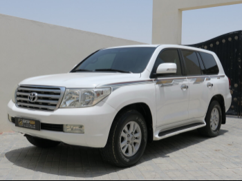 Toyota  Land Cruiser  GX  2010  Automatic  198,000 Km  6 Cylinder  Four Wheel Drive (4WD)  SUV  White