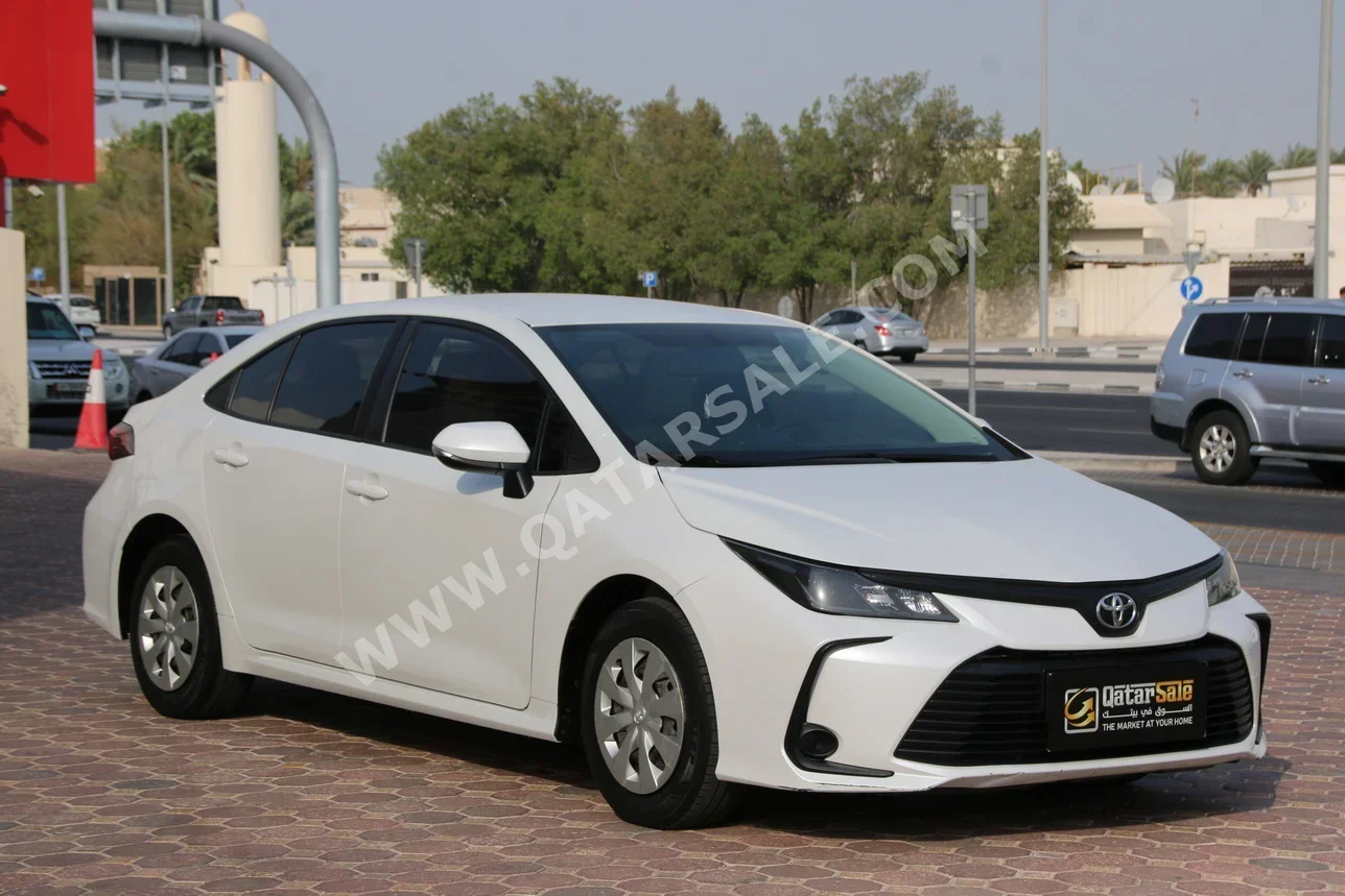 تويوتا  كورولا  اكس ال اي  2022  اوتوماتيك  74,000 كم  4 سلندر  سحب امامي  سيدان  أبيض