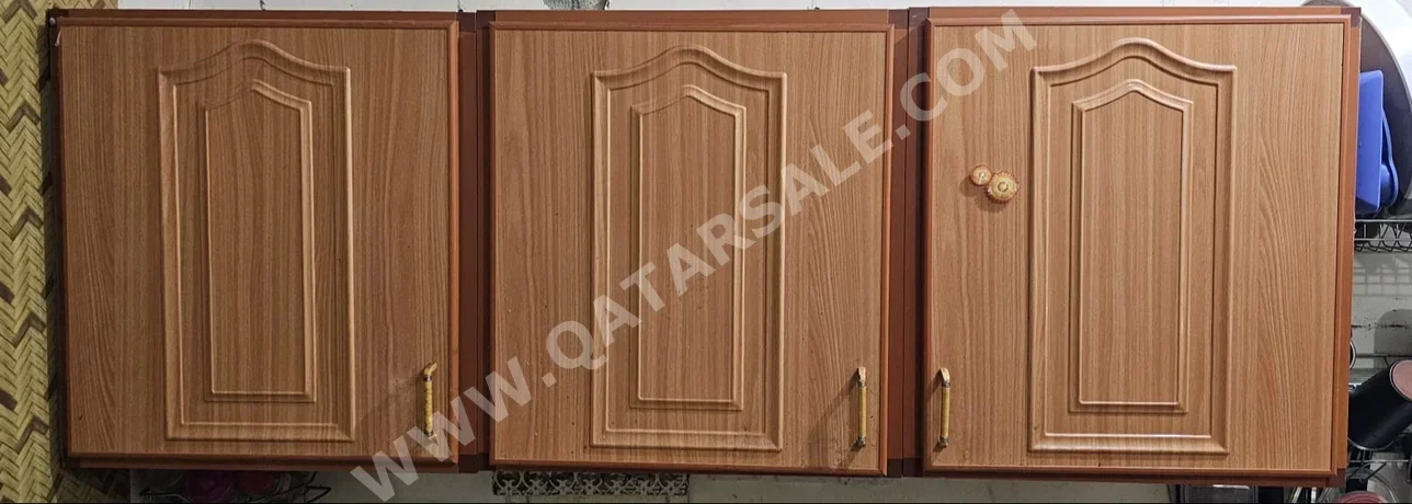 Kitchen Cabinets & Drawers