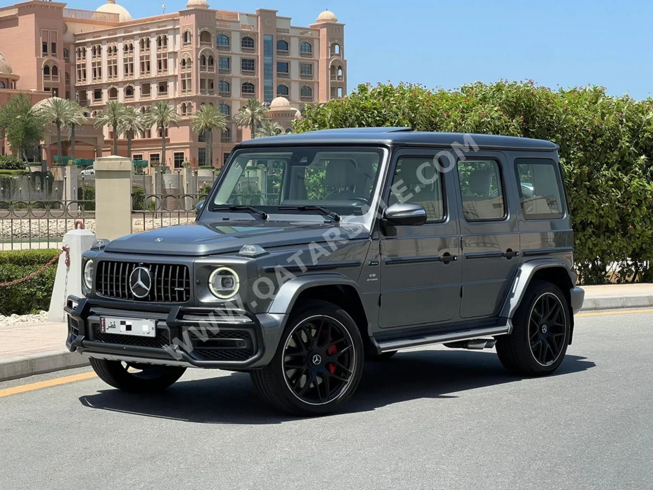 مرسيدس - بنز  جي - كلاس  63 اي ام جي  2019  اوتوماتيك  185,000 كم  8 سلندر  دفع رباعي  اس يو في  رمادي