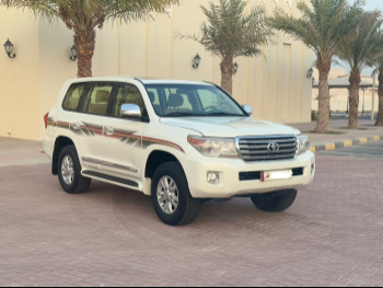 Toyota  Land Cruiser  GXR  2013  Automatic  228,000 Km  6 Cylinder  Four Wheel Drive (4WD)  SUV  White
